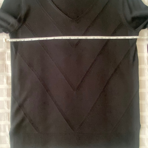 Banana Republic Lightweight V-Neck Sweater Black - Picture 5 of 12